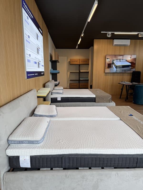 Interno showroom Doctorbed con materassi